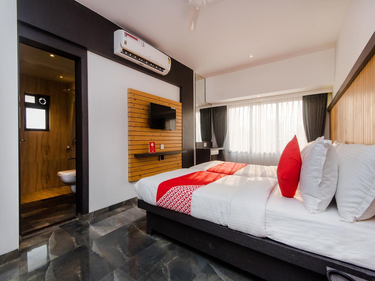 Oyo 13089 Hotel Gold Crest Navi Mumbai Esterno foto