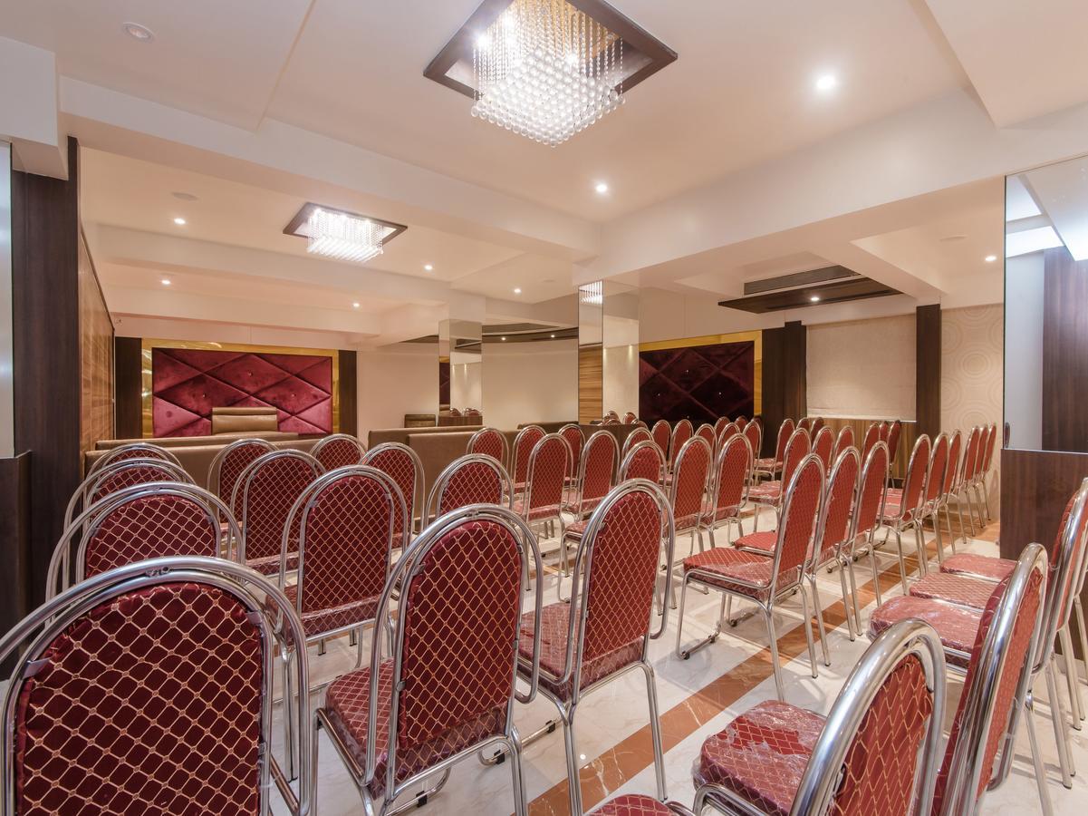 Oyo 13089 Hotel Gold Crest Navi Mumbai Esterno foto