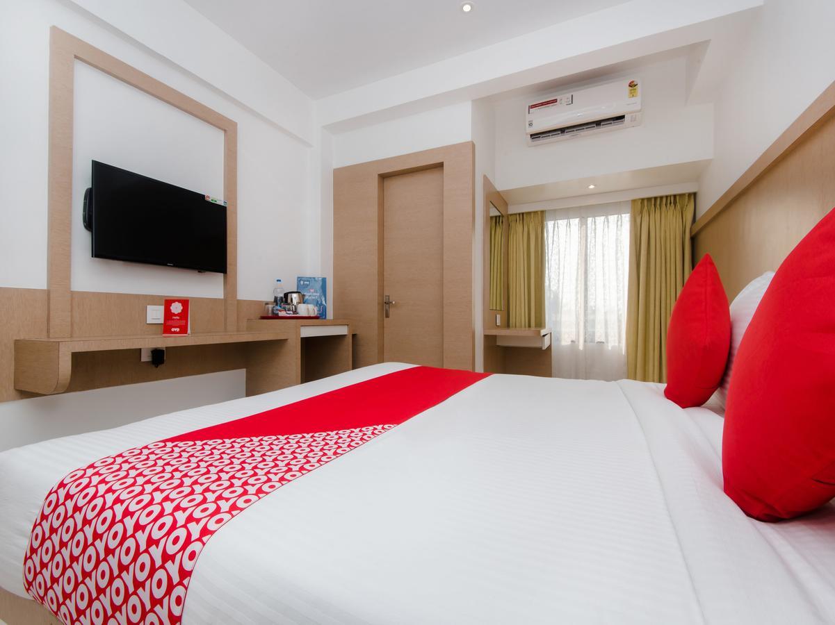 Oyo 13089 Hotel Gold Crest Navi Mumbai Esterno foto